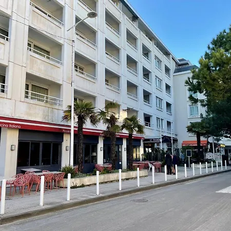 Le Trianon By Interhome Lägenhet Arcachon